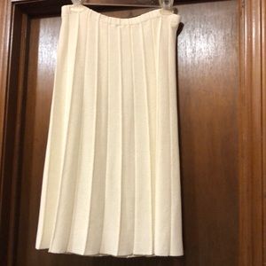 White Fine knit Skirt/ Pleat